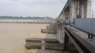 नारायणीमा पानीको बहाव बढेपछि गण्डक बाँधका २२ ढोका खोलियो